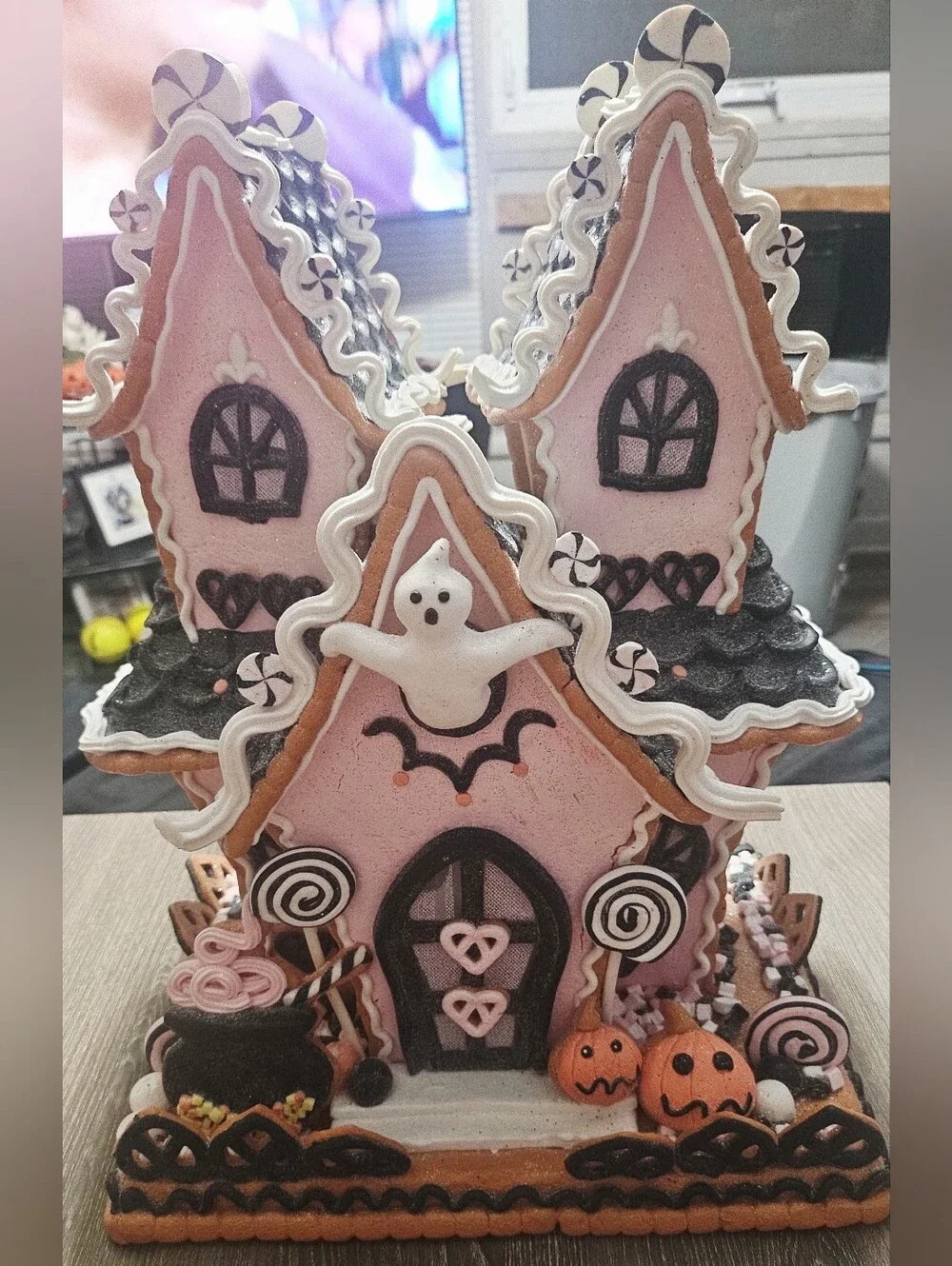 Candy Corn Lane Pastel LED Gingerbread Halloween House Lights Up and works! 16